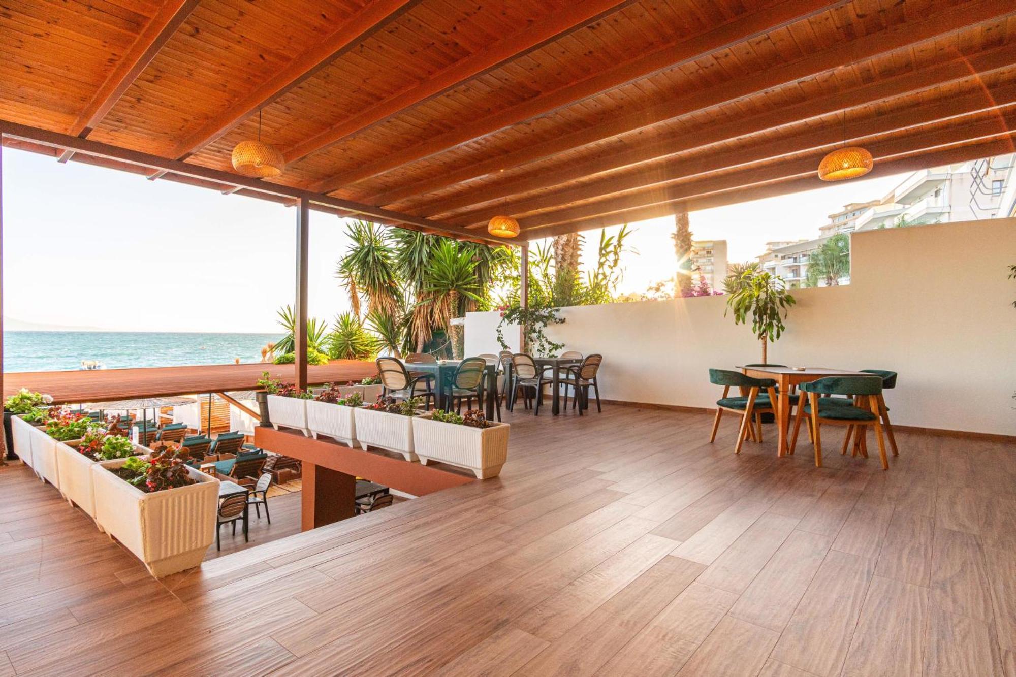Vila E Bardhe Sarandë 외부 사진