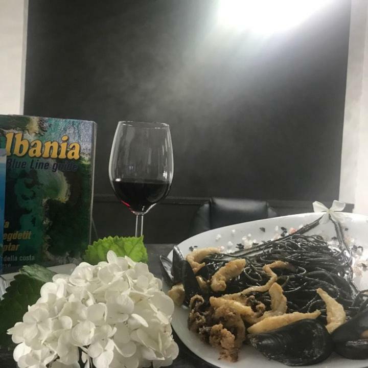 Vila E Bardhe Sarandë 외부 사진